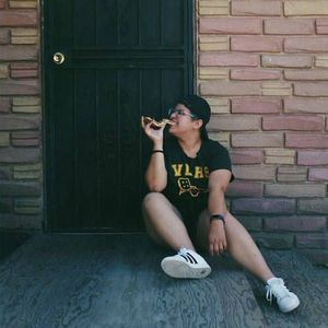 Meet your Posher, Yesinia